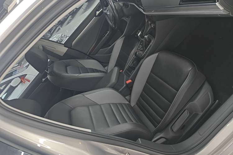 Used Volkswagen Sagitar 2021 280TSI DSG Comfort Connect Edition Right Front Seat