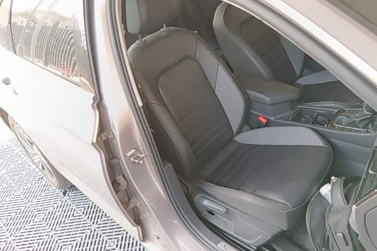 Used Volkswagen Sagitar 2021 280TSI DSG Excellence Edition Right Front Seat