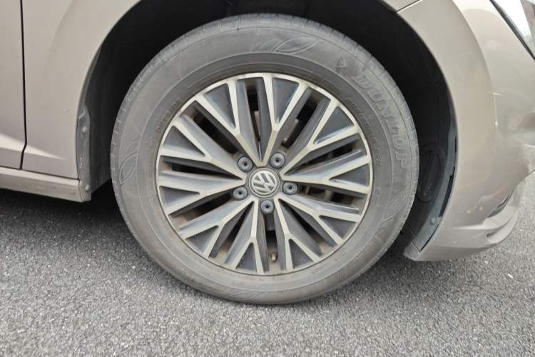 Used Volkswagen Sagitar 2021 280TSI DSG Comfort Connect Edition Right Front Wheel Hub