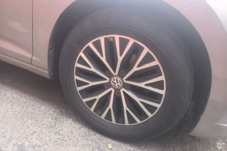 Used Volkswagen Sagitar 2021 280TSI DSG Comfort Connect Edition Right Front Wheel Hub