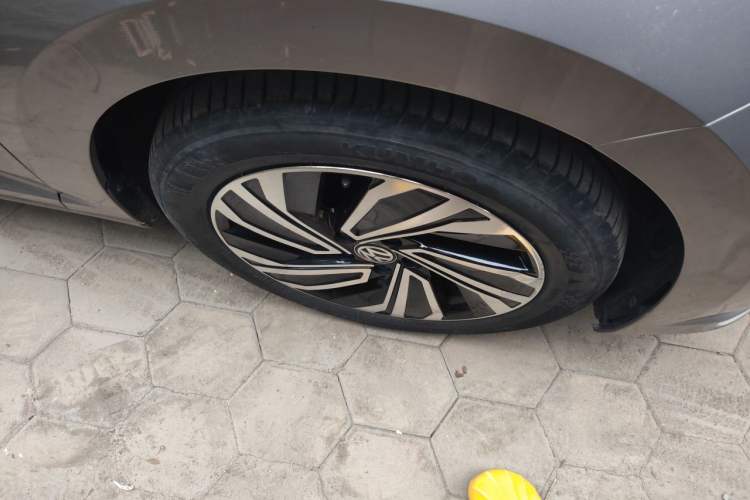 Used Volkswagen Sagitar 2021 200TSI DSG Excellence Edition Right Front Wheel Hub