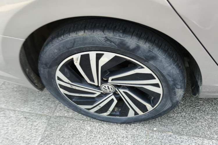 Used Volkswagen Sagitar 2021 280TSI DSG Excellence Edition Right Rear Wheel Hub
