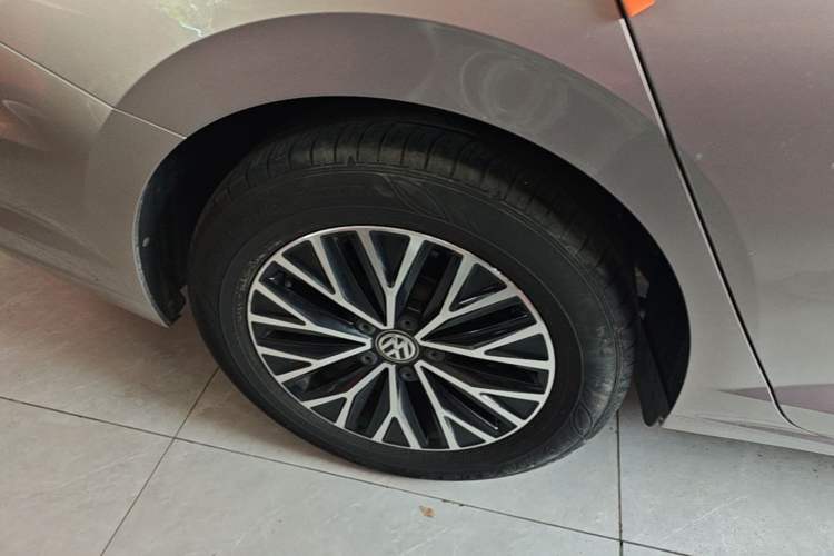 Used Volkswagen Sagitar 2021 200TSI DSG Comfort Connect Edition Right Rear Wheel Hub