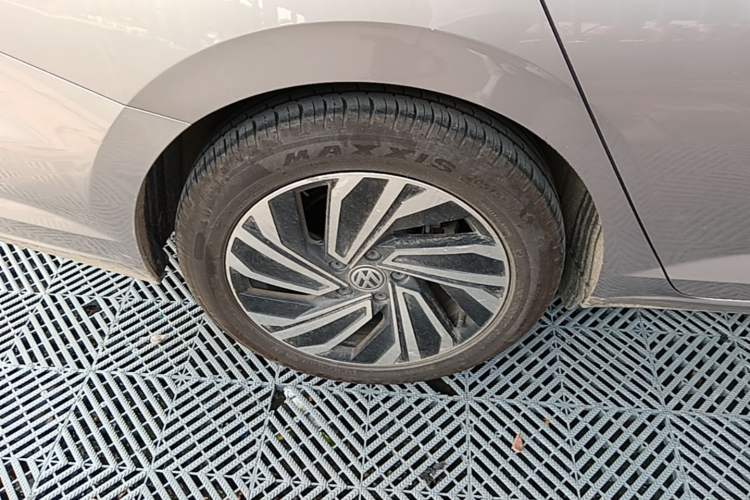 Used Volkswagen Sagitar 2021 280TSI DSG Excellence Edition Right Rear Wheel Hub