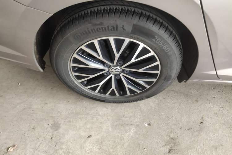 Used Volkswagen Sagitar 2021 280TSI DSG Comfort Connect Edition Right Rear Wheel Hub