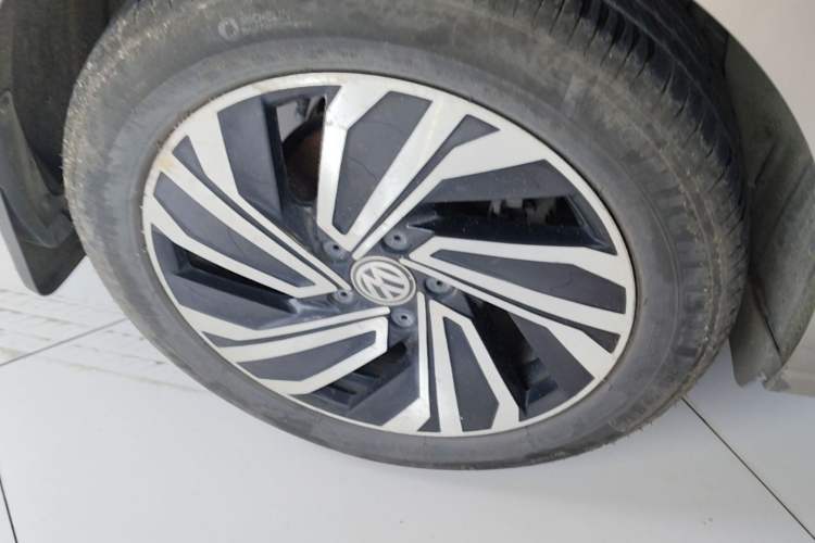 Used Volkswagen Sagitar 2021 280TSI DSG Excellence Edition Right Rear Wheel Hub