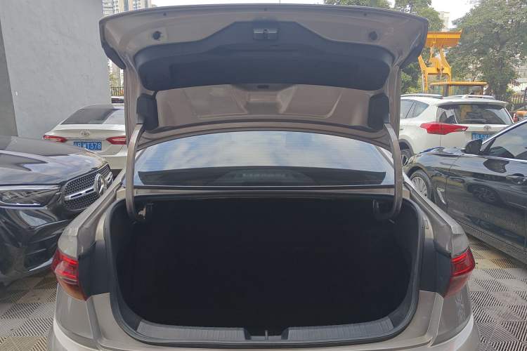 Used Volkswagen Sagitar 2021 280TSI DSG Luxury Smart Connectivity Edition Trunk