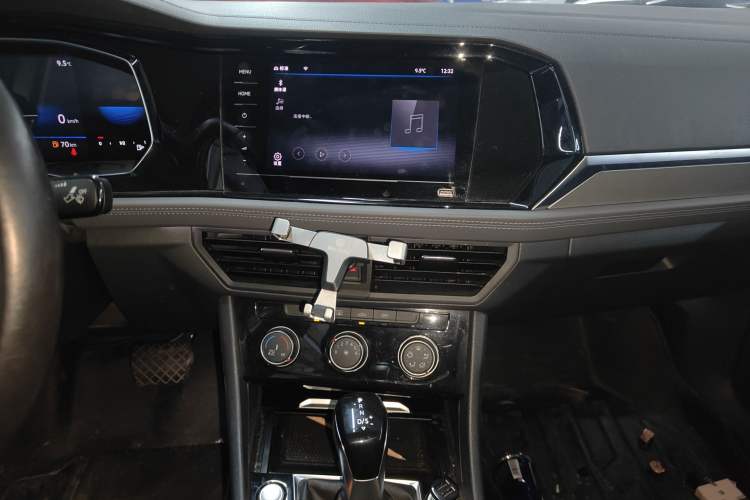 Used Volkswagen Sagitar 2021 280TSI DSG Excellence Edition Audio And AC Panel