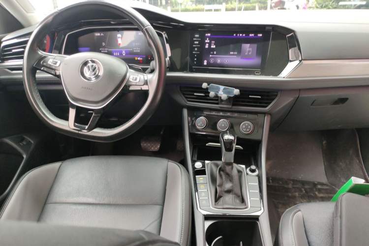 Used Volkswagen Sagitar 2021 200TSI DSG Comfort Connect Edition Audio And AC Panel