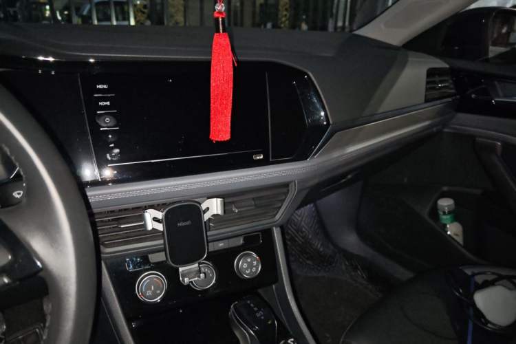 Used Volkswagen Sagitar 2021 280TSI DSG Comfort Connect Edition Audio And AC Panel