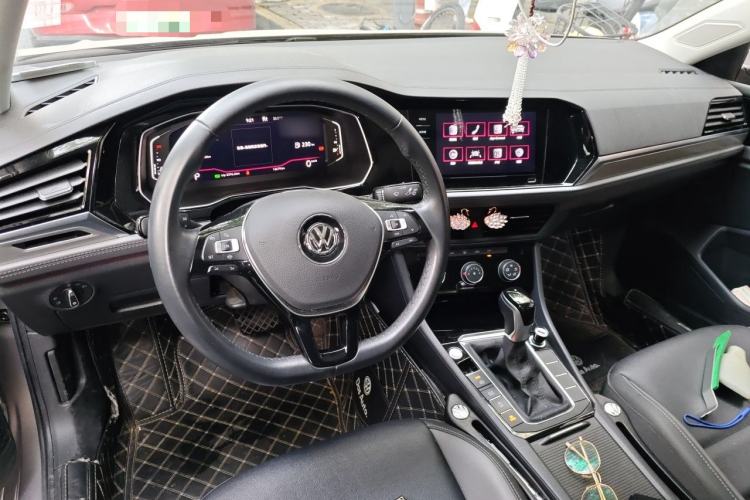 Used Volkswagen Sagitar 2021 200TSI DSG Excellence Edition Center Console