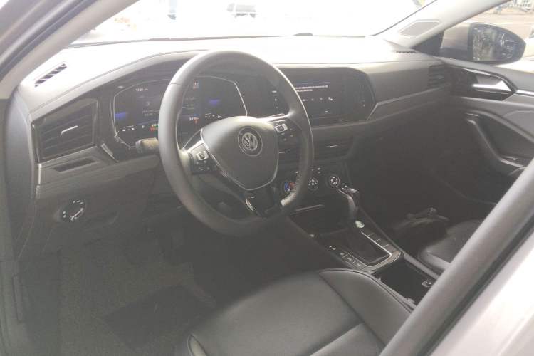 Used Volkswagen Sagitar 2021 280TSI DSG Comfort Connect Edition Center Console