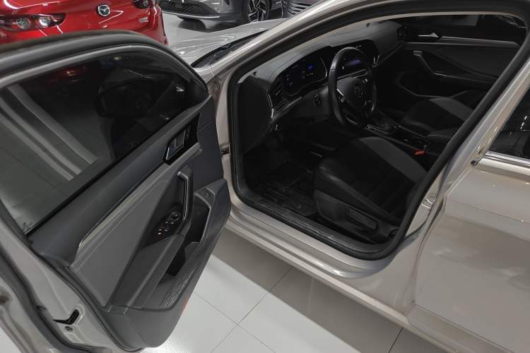 Used Volkswagen Sagitar 2021 280TSI DSG Excellence Edition Driver Seat