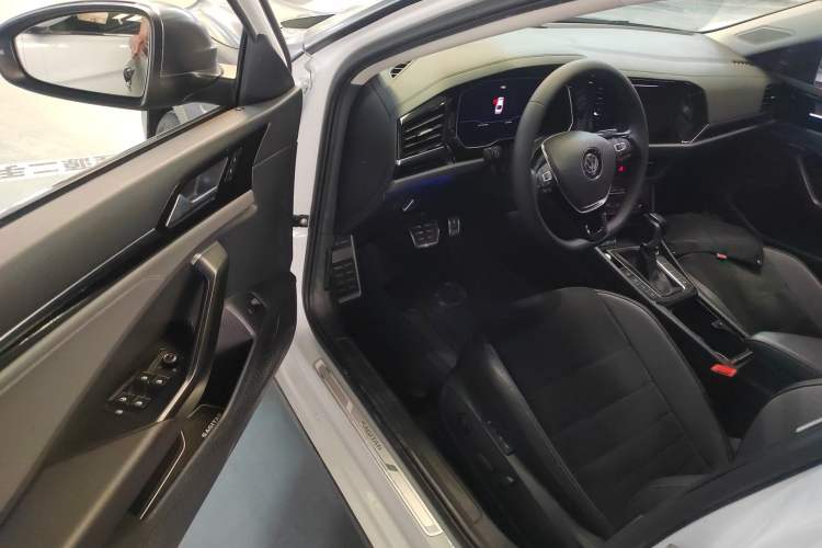 Used Volkswagen Sagitar 2021 280TSI DSG Luxury Smart Connectivity Edition Driver Seat