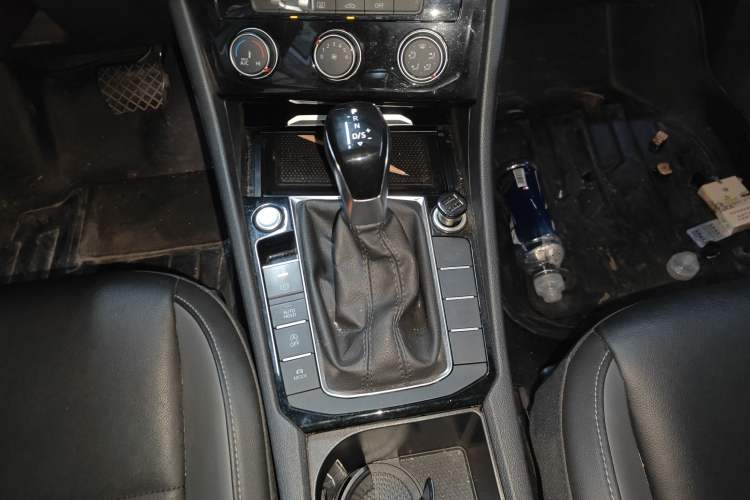 Used Volkswagen Sagitar 2021 280TSI DSG Excellence Edition Gear Lever