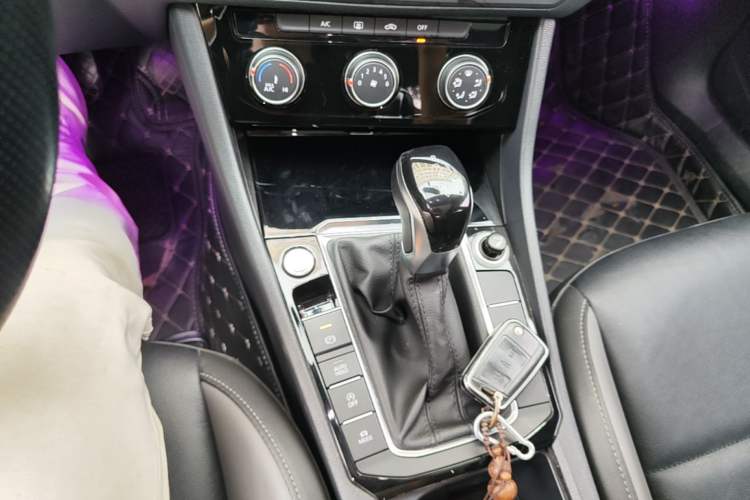 Used Volkswagen Sagitar 2021 280TSI DSG Comfort Connect Edition Gear Lever