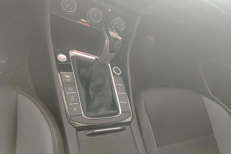Used Volkswagen Sagitar 2021 280TSI DSG Excellence Edition Gear Lever