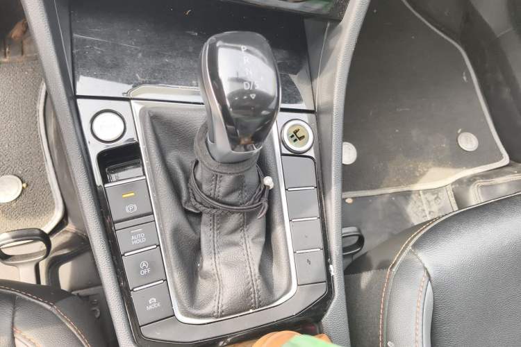 Used Volkswagen Sagitar 2021 280TSI DSG 30th Anniversary Edition Gear Lever