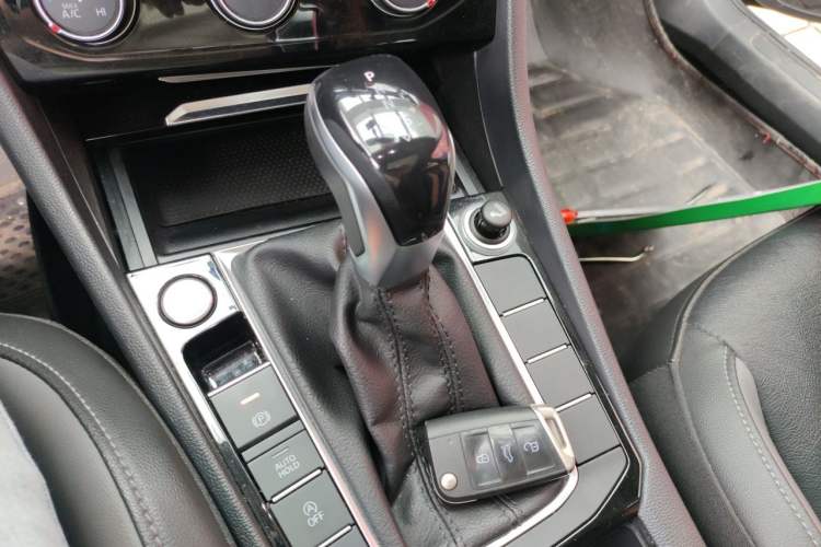 Used Volkswagen Sagitar 2021 200TSI DSG Comfort Connect Edition Gear Lever