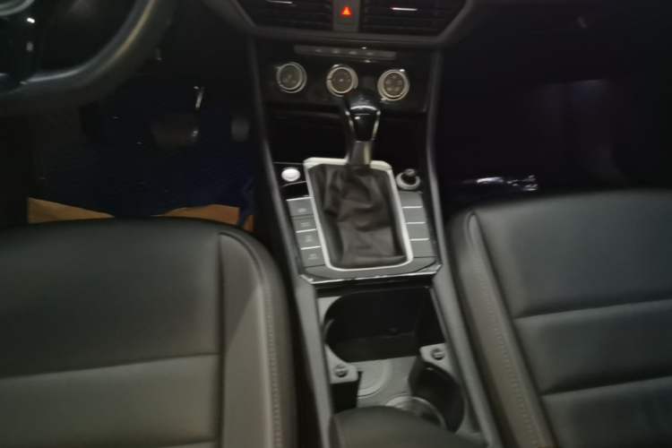 Used Volkswagen Sagitar 2021 200TSI DSG Comfort Connect Edition Gear Lever