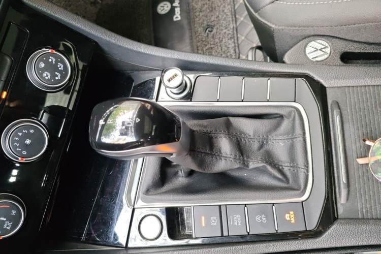 Used Volkswagen Sagitar 2021 200TSI DSG Excellence Edition Gear Lever