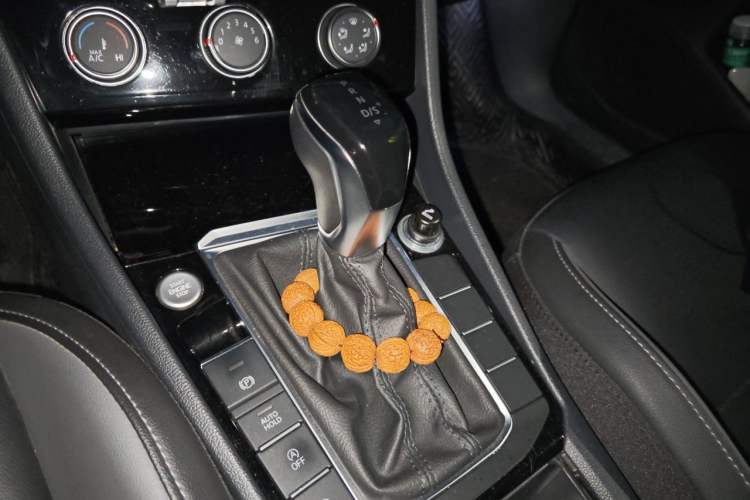 Used Volkswagen Sagitar 2021 280TSI DSG Comfort Connect Edition Gear Lever