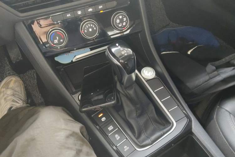 Used Volkswagen Sagitar 2021 280TSI DSG Comfort Connect Edition Gear Lever