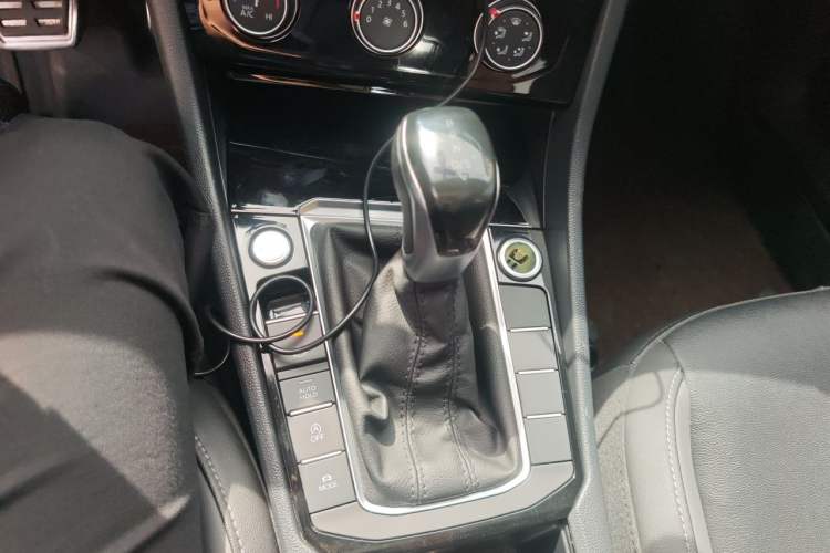 Used Volkswagen Sagitar 2021 280TSI DSG Comfort Connect Edition Gear Lever