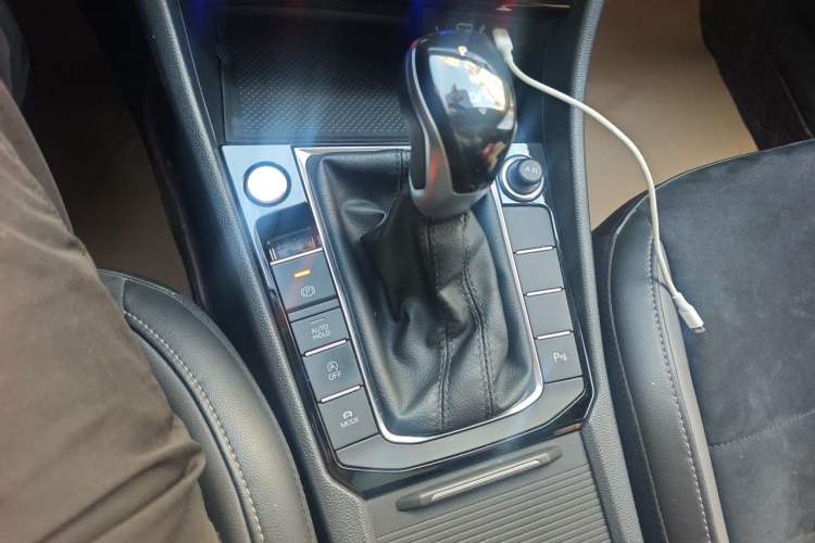 Used Volkswagen Sagitar 2021 280TSI DSG Excellence Edition Gear Lever