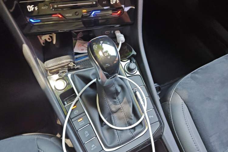 Used Volkswagen Sagitar 2021 280TSI DSG Excellence Edition Gear Lever