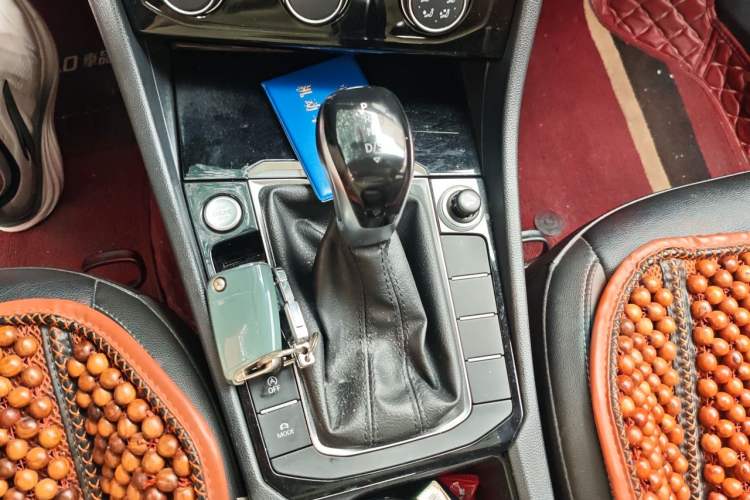 Used Volkswagen Sagitar 2021 280TSI DSG Excellence Edition Gear Lever