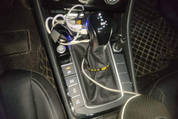 Used Volkswagen Sagitar 2021 280TSI DSG Comfort Connect Edition Gear Lever