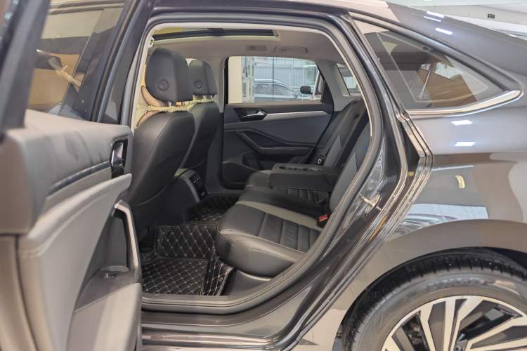 Used Volkswagen Sagitar 2021 200TSI DSG Excellence Edition Interior 5