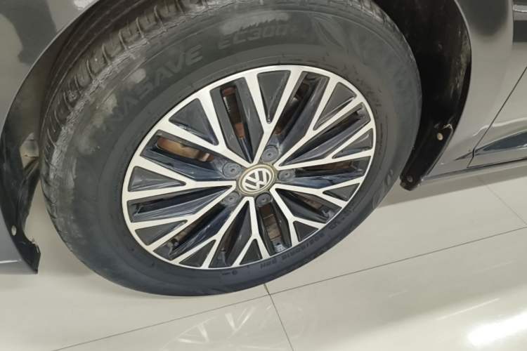 Used Volkswagen Sagitar 2021 280TSI DSG Comfort Connect Edition Left Front Wheel Hub