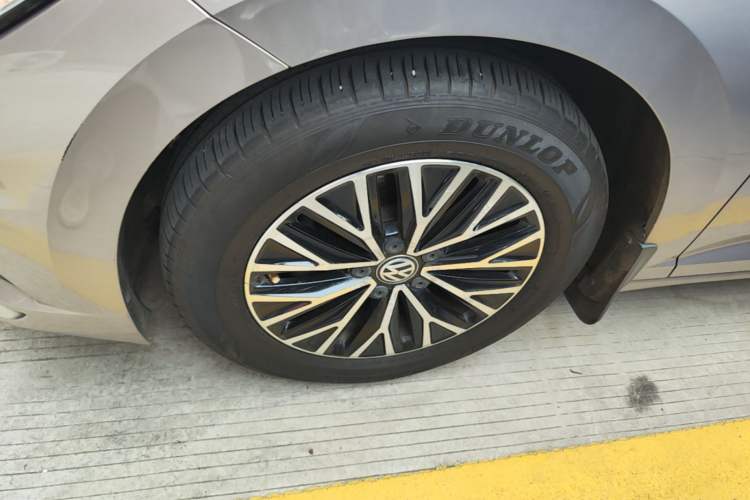 Used Volkswagen Sagitar 2021 280TSI DSG Comfort Connect Edition Left Front Wheel Hub