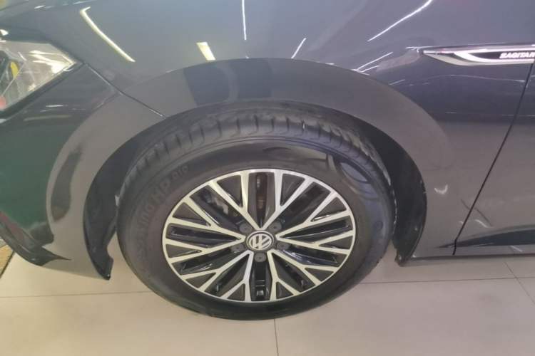 Used Volkswagen Sagitar 2021 280TSI DSG Comfort Connect Edition Left Front Wheel Hub