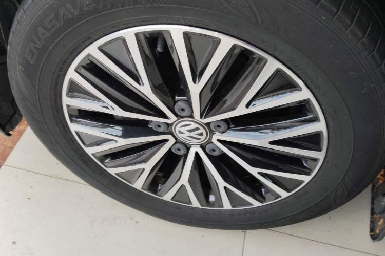 Used Volkswagen Sagitar 2021 280TSI DSG Comfort Connect Edition Left Front Wheel Hub