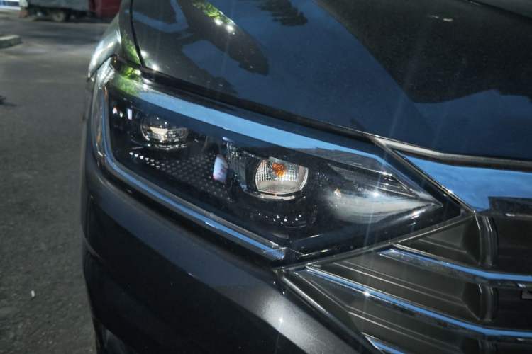 Used Volkswagen Sagitar 2021 280TSI DSG Comfort Connect Edition Right Front Headlight