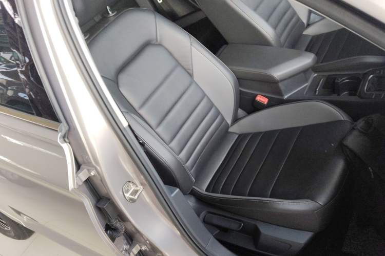 Used Volkswagen Sagitar 2021 280TSI DSG Comfort Connect Edition Right Front Seat