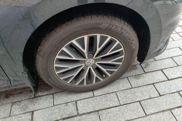 Used Volkswagen Sagitar 2021 200TSI DSG Comfort Connect Edition Right Front Wheel Hub