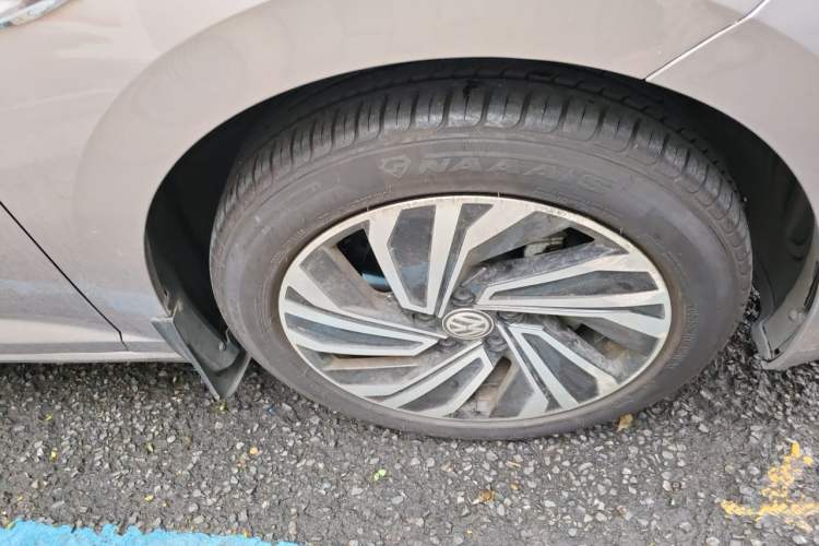 Used Volkswagen Sagitar 2021 200TSI DSG Excellence Edition Right Front Wheel Hub