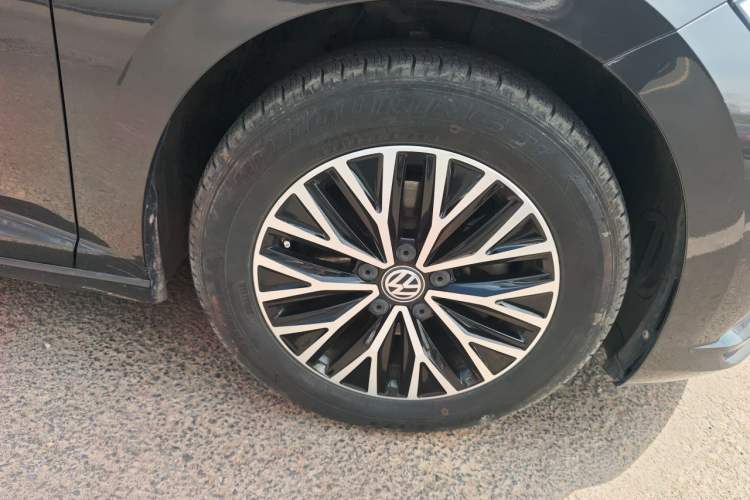 Used Volkswagen Sagitar 2021 280TSI DSG Comfort Connect Edition Right Front Wheel Hub
