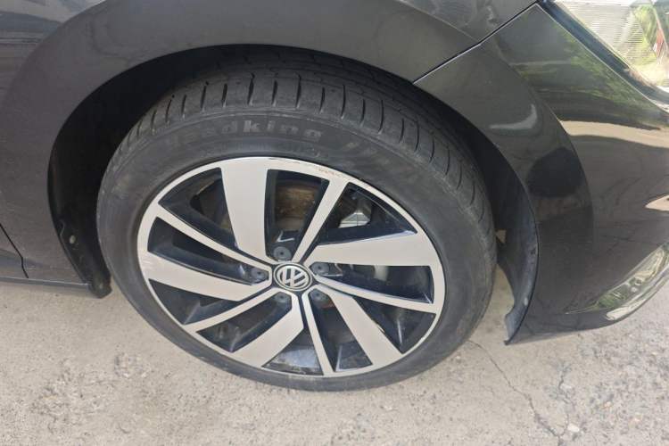 Used Volkswagen Sagitar 2021 280TSI DSG Excellence Edition Right Front Wheel Hub