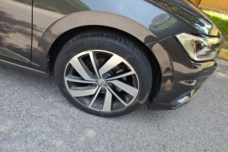 Used Volkswagen Sagitar 2021 280TSI DSG Excellence Edition Right Front Wheel Hub