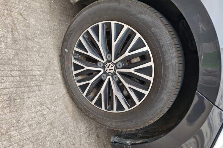 Used Volkswagen Sagitar 2021 280TSI DSG Excellence Edition Right Front Wheel Hub