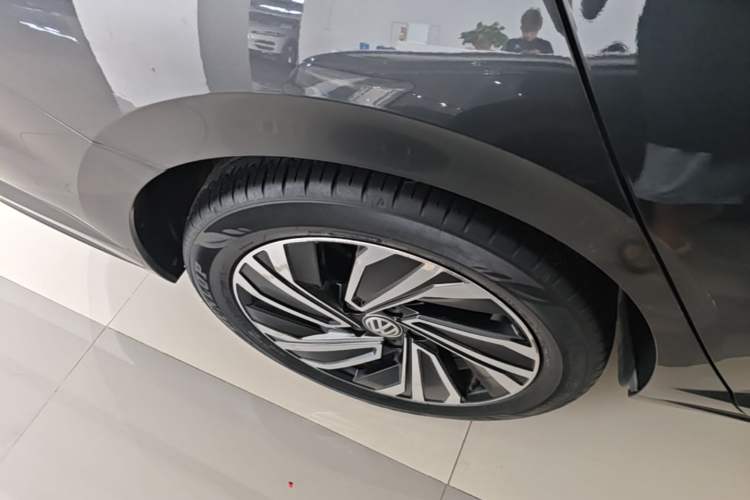 Used Volkswagen Sagitar 2021 200TSI DSG Excellence Edition Right Rear Wheel Hub