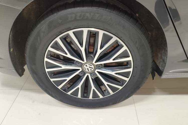 Used Volkswagen Sagitar 2021 280TSI DSG Comfort Connect Edition Right Rear Wheel Hub