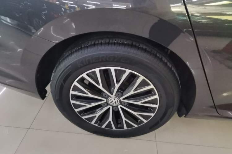 Used Volkswagen Sagitar 2021 280TSI DSG Comfort Connect Edition Right Rear Wheel Hub