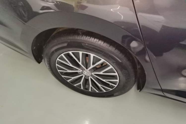Used Volkswagen Sagitar 2021 200TSI DSG Comfort Connect Edition Right Rear Wheel Hub