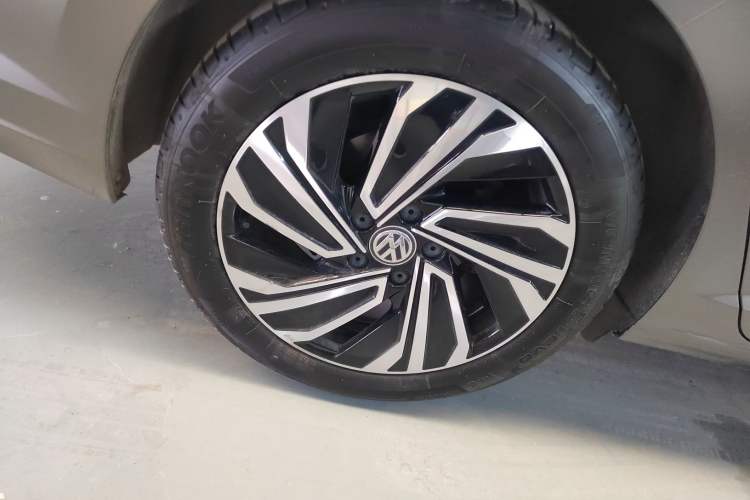 Used Volkswagen Sagitar 2021 280TSI DSG Luxury Smart Connectivity Edition Right Rear Wheel Hub